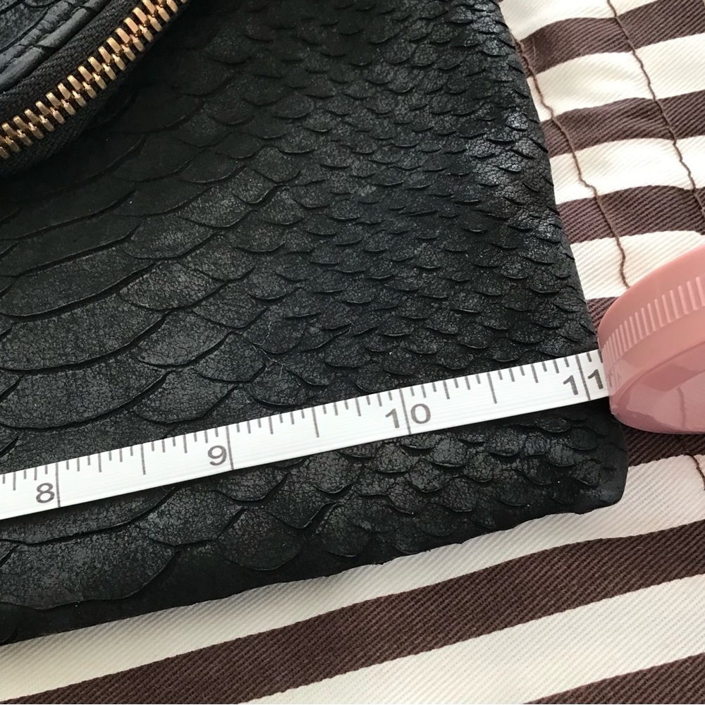 Black and Gold Envelope Henri Bendel Clutch - Picture 11 of 11